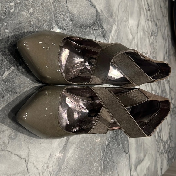 Clearance 🚨‼️DKNYC shoes size 8.5 / 39 suade and lacquered leather - Picture 4 of 7